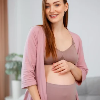 प्रेग्नेंट महिलाएं सर्दियों में  ये 5 ड्रिंक पीती है , जिसे मां और बच्चे दोनों स्वस्थ रहेंगे